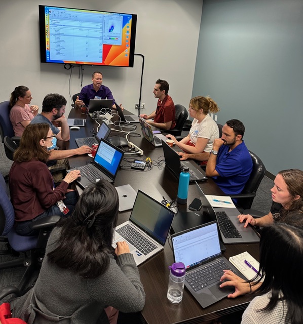 Small-group session with analysis software on screen
