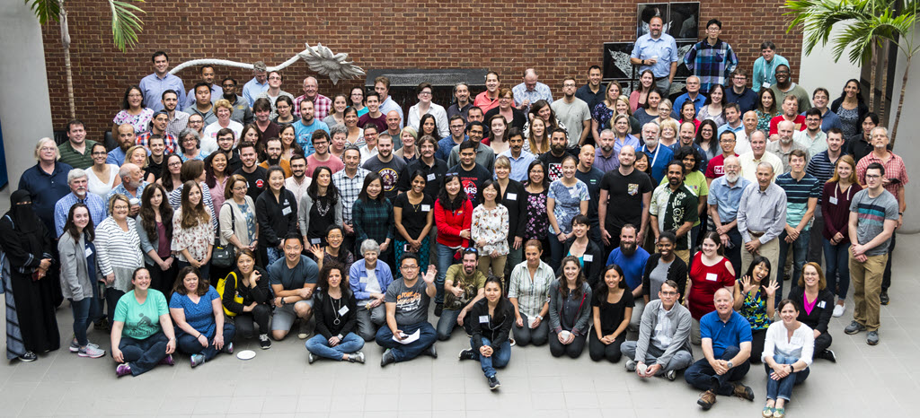 Bowdoin Class of 2018 group photo outdoors